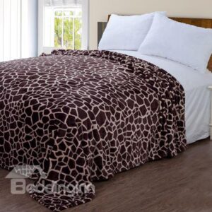 High Quality Giraffe Lines Pattern Flannel Blanket