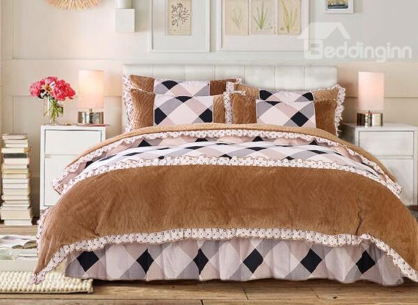 Modern Contrast Color Grid Lace Edging 4-Piece Coral Fleece Duvet Cover Sets