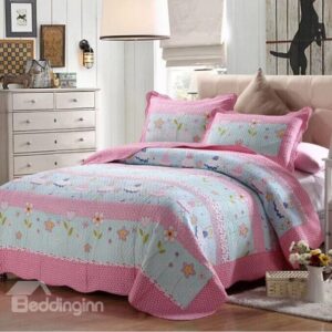 Little Girls Playing in Flower Clusters Pattern Bed in a Bag Set