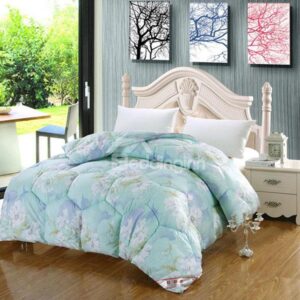 Thick Feather Fabric White Flowers Pattern Ultra Soft and Comfortable Quilt