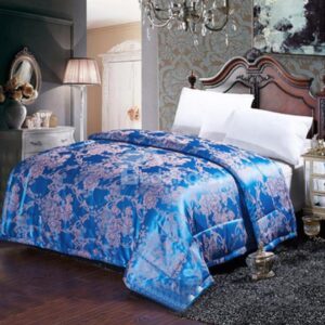 Luxurious and Classical Tribute Silk Quilt