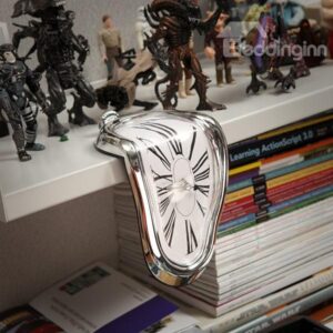 Amazing Creative Shelf Desk Decoration Melting Clock