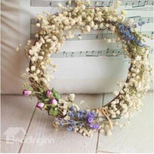Beautiful and Gentle Dried Flower Design Christmas Wreath