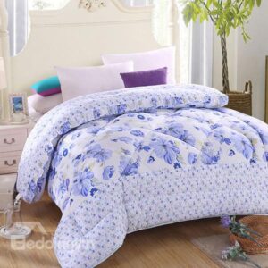 Small Blue Flowers Print Cozy Polyester Quilt