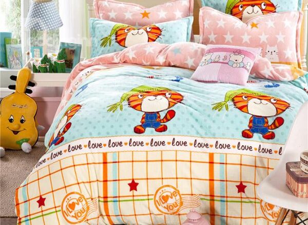 Lovely Cats Pattern Warm Flannel Kids 4-Piece Duvet Cover Set