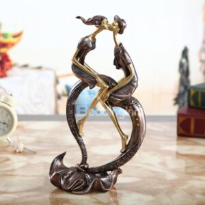 Romantic Resin Lovers Kissing Desktop Decoration